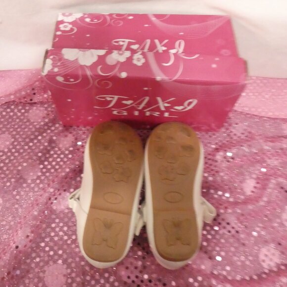 TAXI GIRL | size 8 kids | Girls White Mary Jane Shoes | NIB - Picture 2 of 13